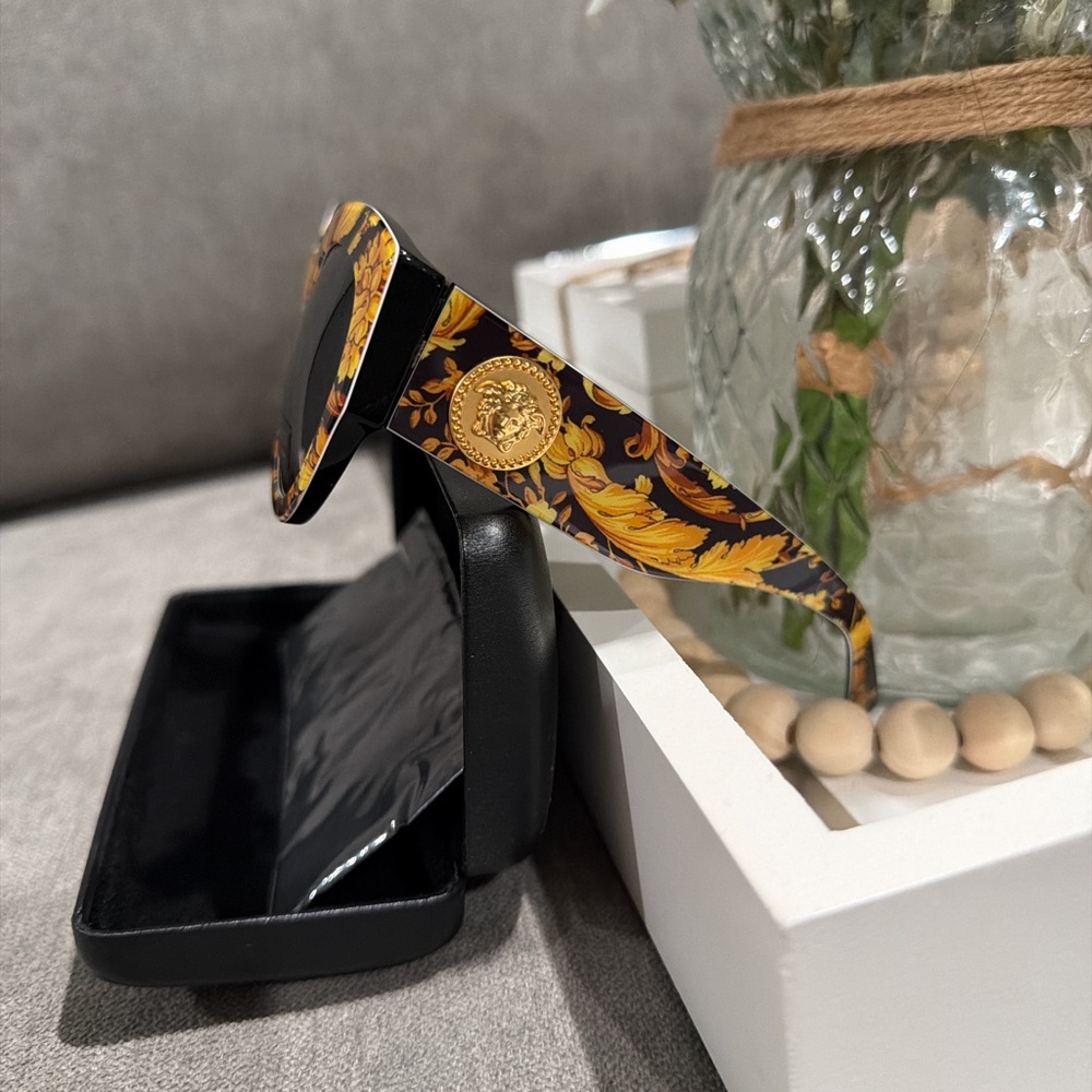The sunglasses Versace VE4353 Tribute Barocco Print Sunglasses - Picture 2 of 4
